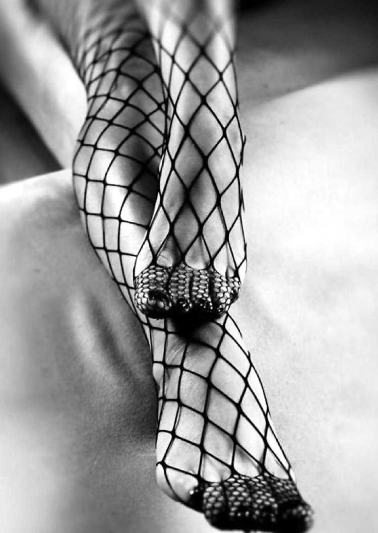 Ножки в сетке