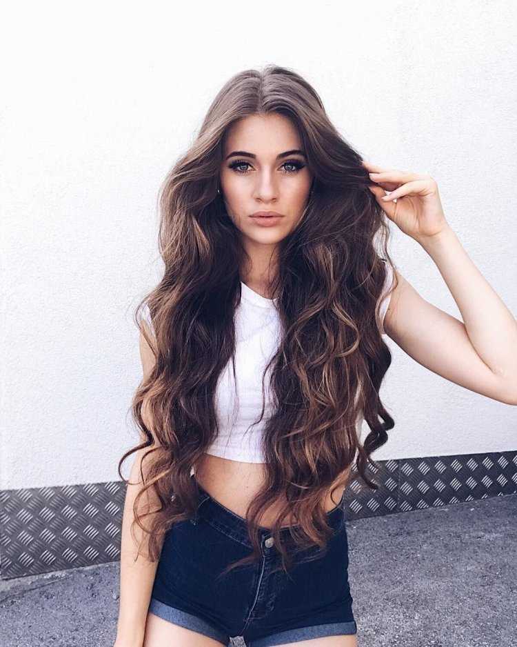 Длинные шатеновые волосы