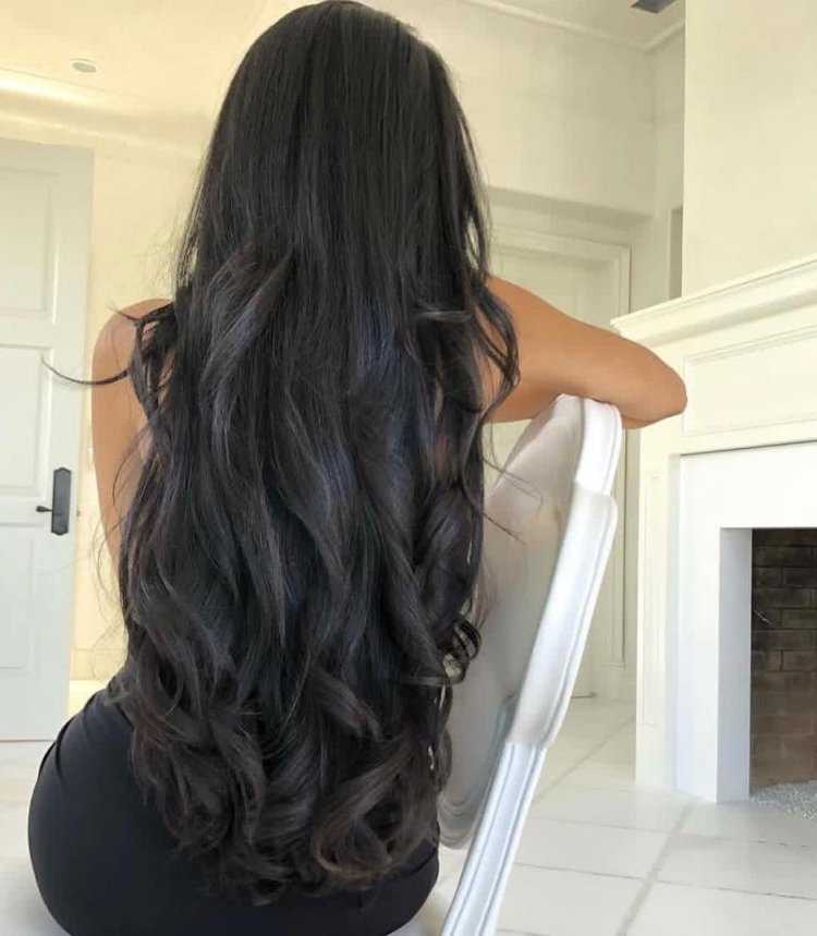 Брюнетки с длинными волосами