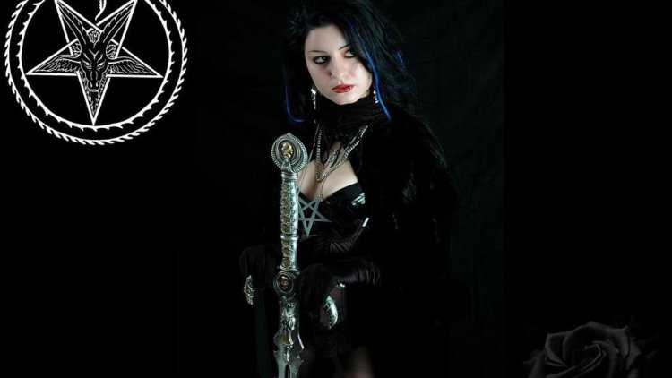 Девушка гот