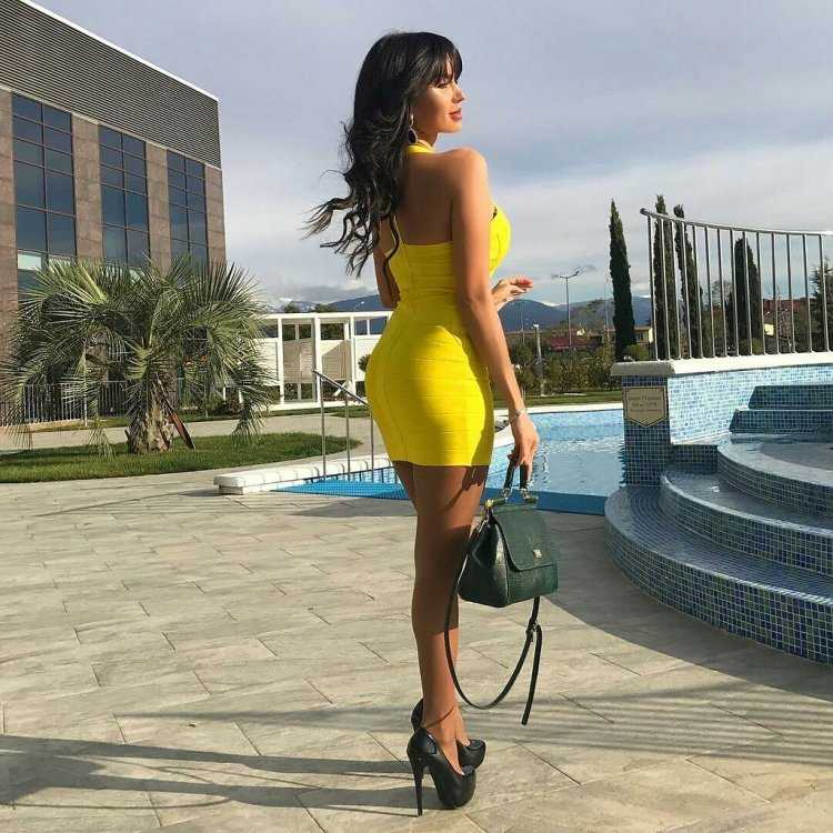 Армяночка в купальнике