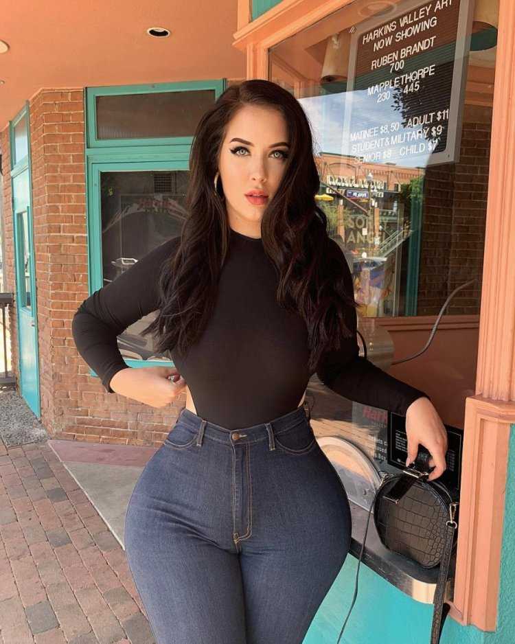 Попастая латинка селфи