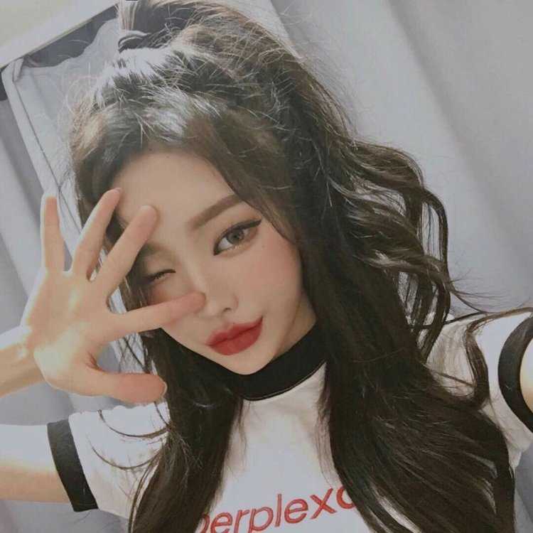 Kim daxbin плачет