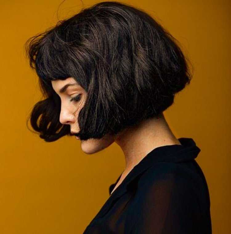 Девушка с каре