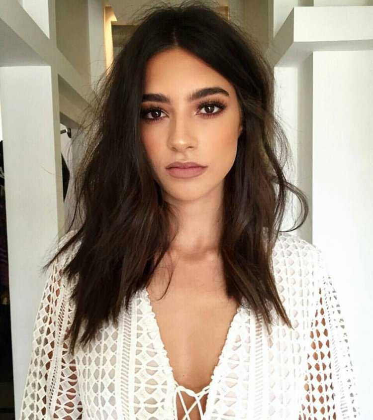 Стрижки 2022 на длинные волосы брюнетки