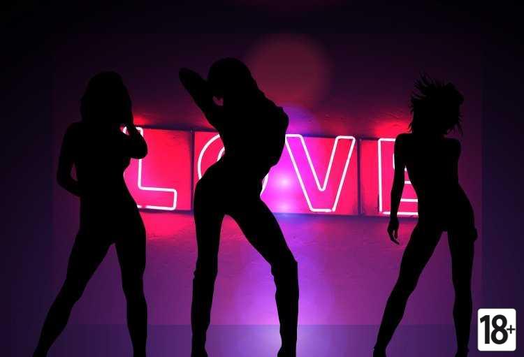 Девушка танцует