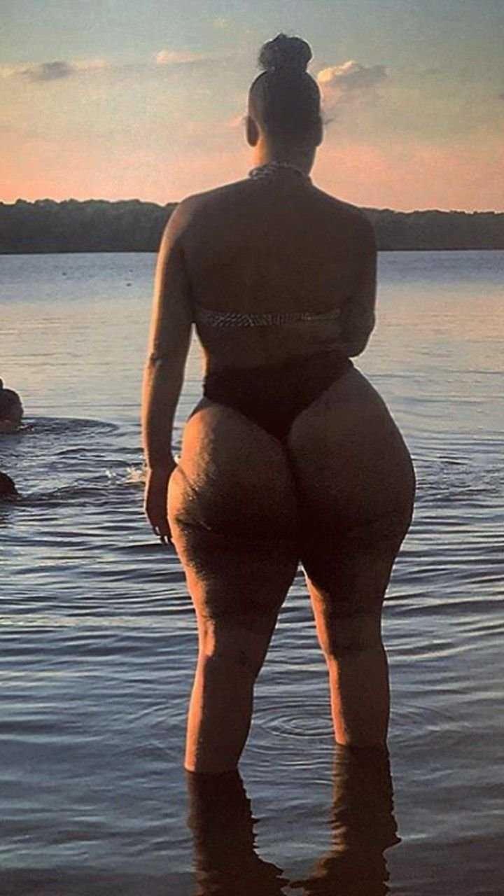 Пикантные изгибы великолепных попок в леггинсах