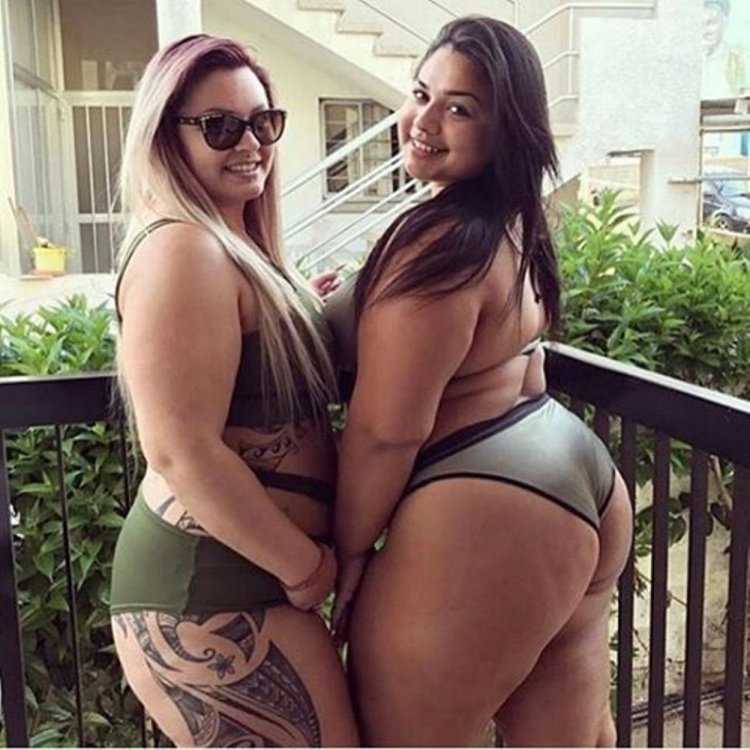 Искушающие попки зрелых женщин