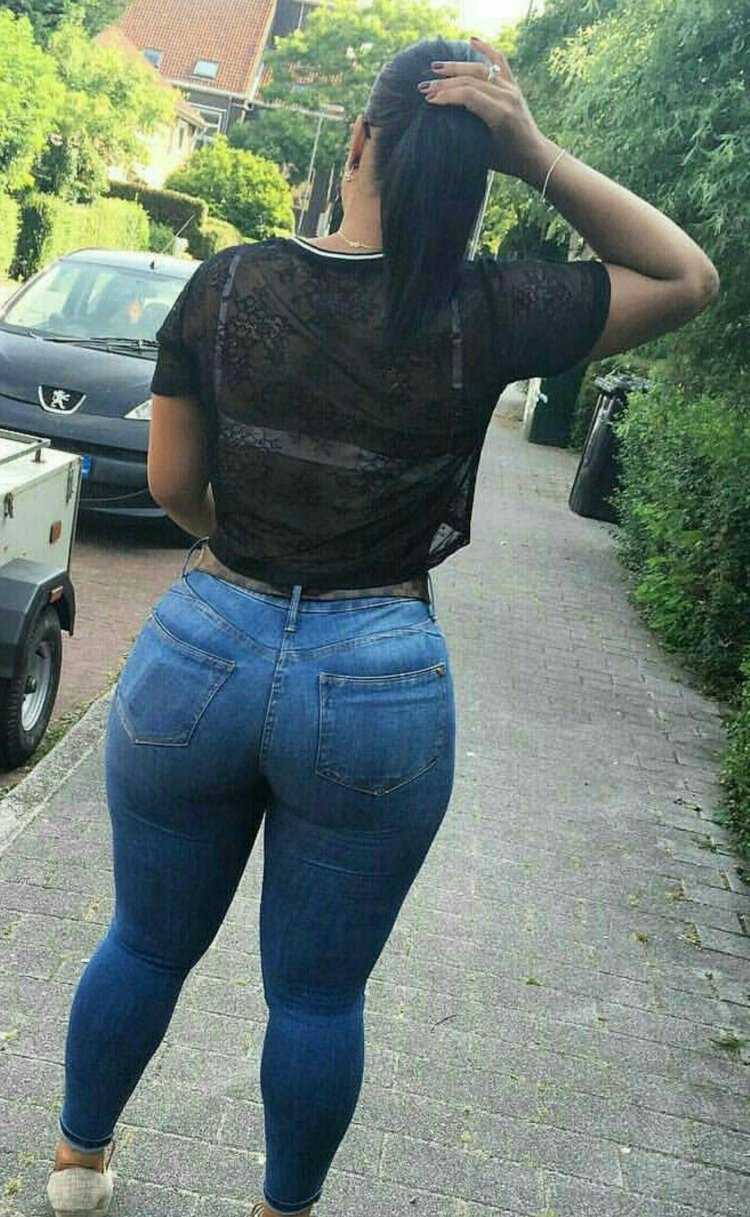 Сиера Роджерс сзади