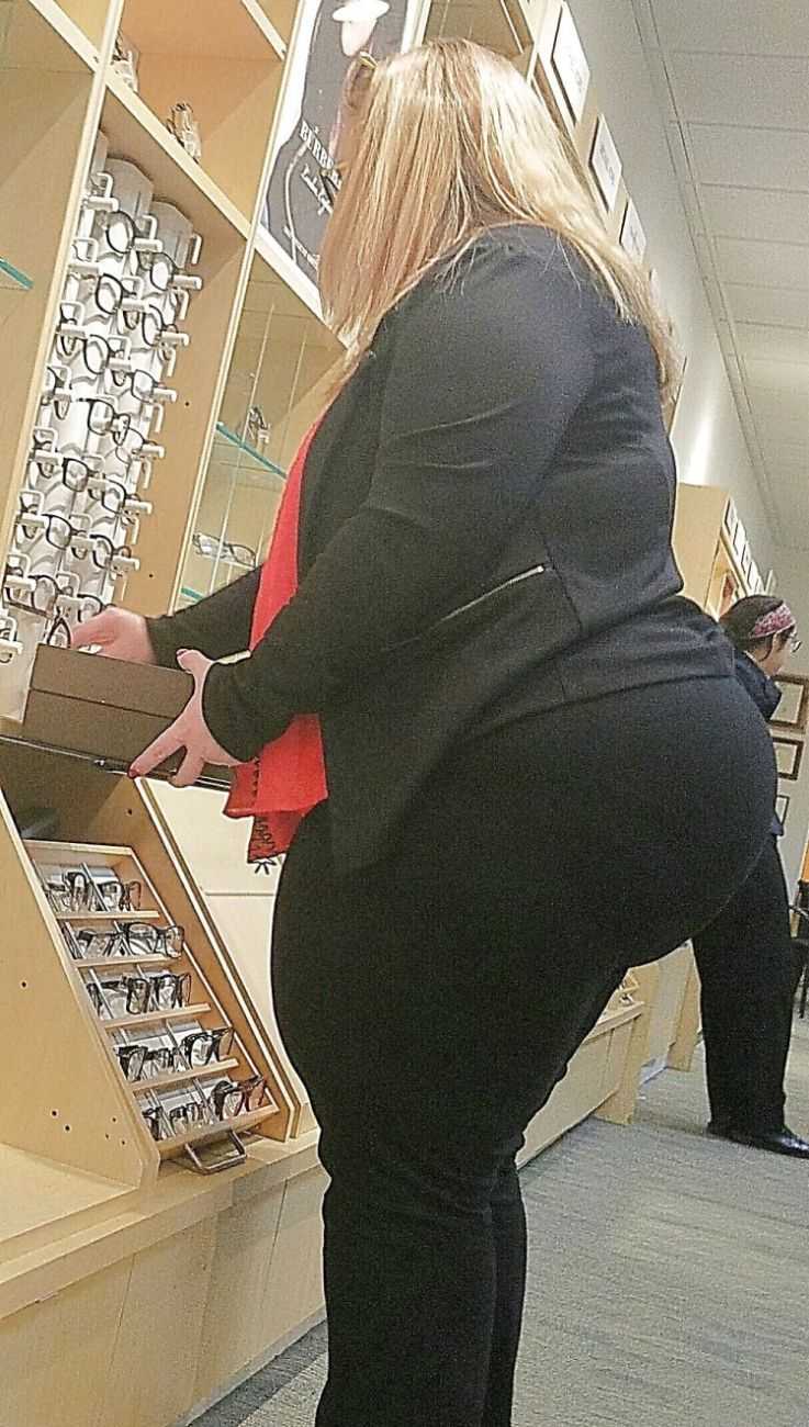 Толстые девушки в кожаных юбках