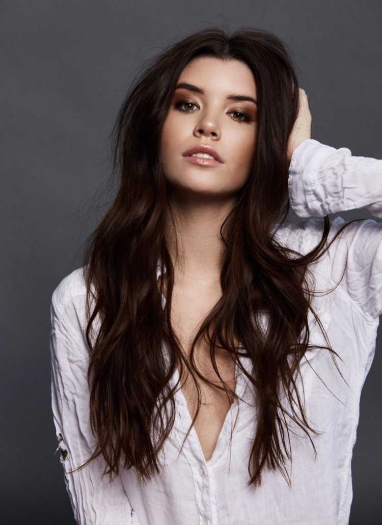 Илая Брюнетт