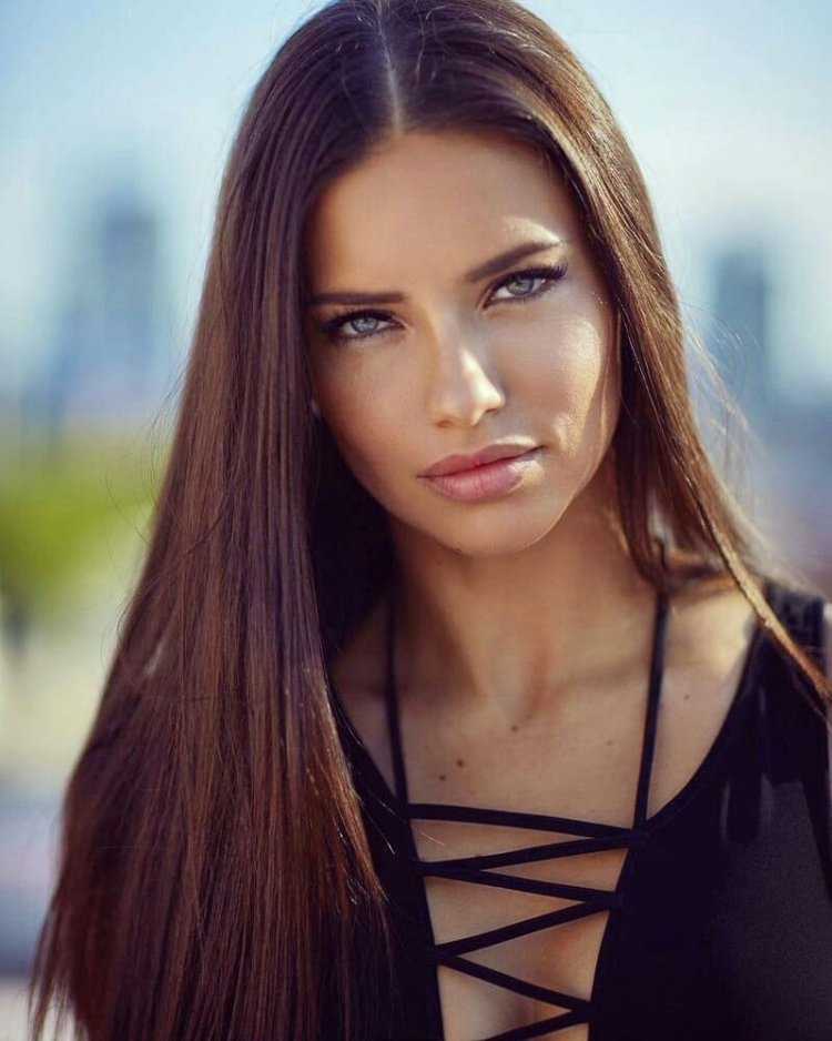 Модель Адриана Лима