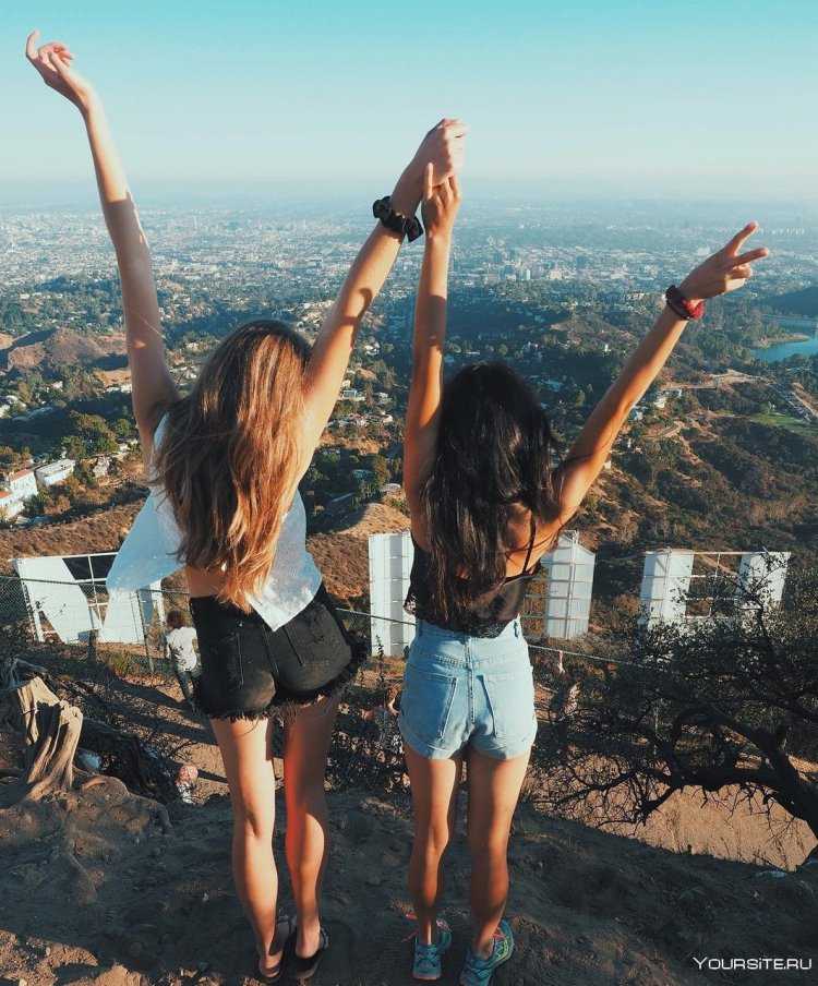 Подруги со спины