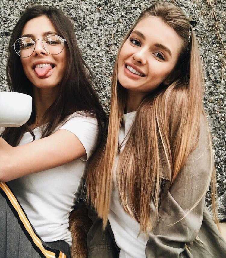 Две подружки