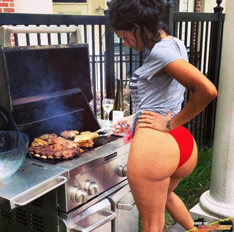 Заводные девушки на кухне