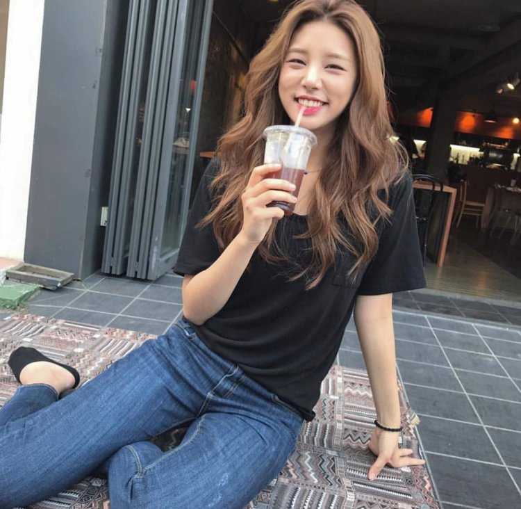 Сексапильная Сольбин и Хенджин, расцветающие красоты