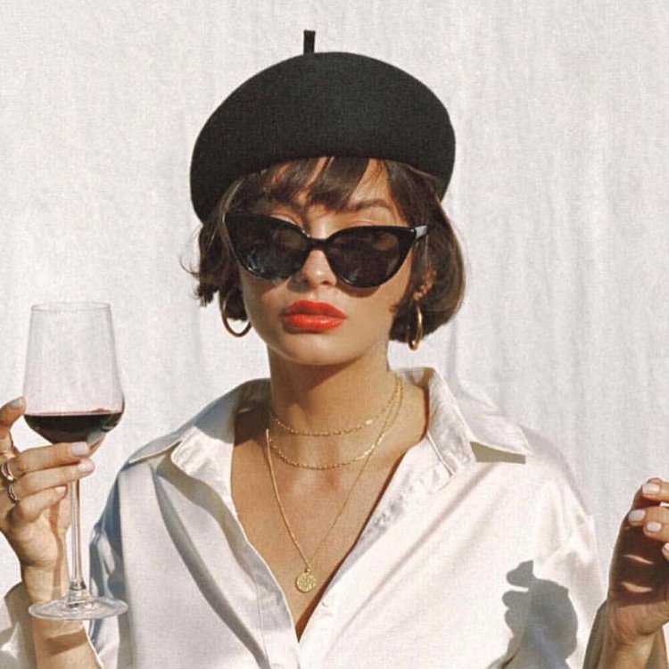 Taylor LASHAE В очках