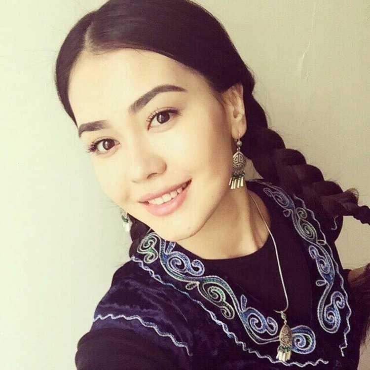 Девушка казашка скромная