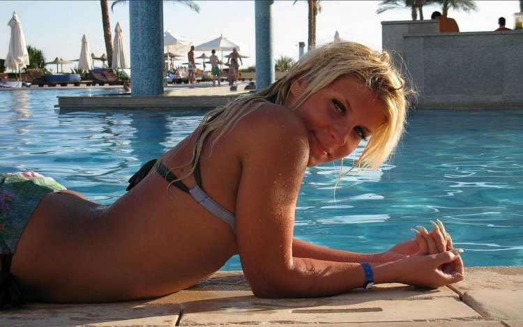 Соблазнительные дамы на курорте