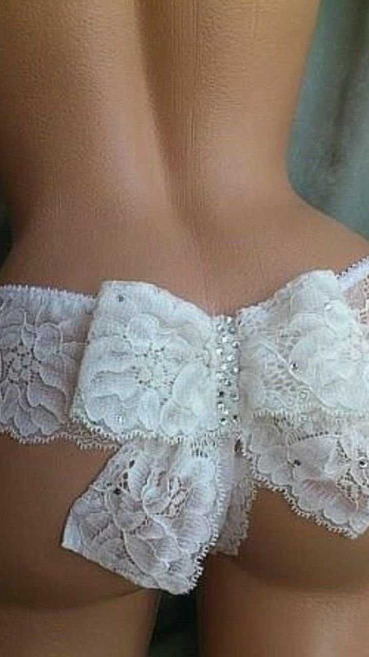 Девушки в кружевных трусиках