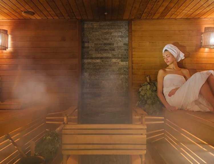 Окно в женской бане