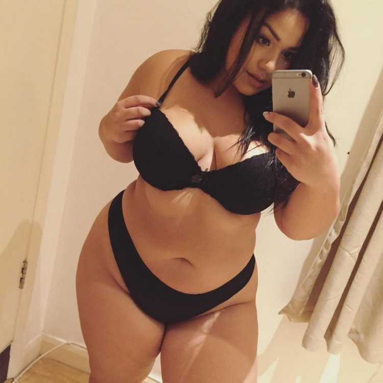 Селфи полных женщин