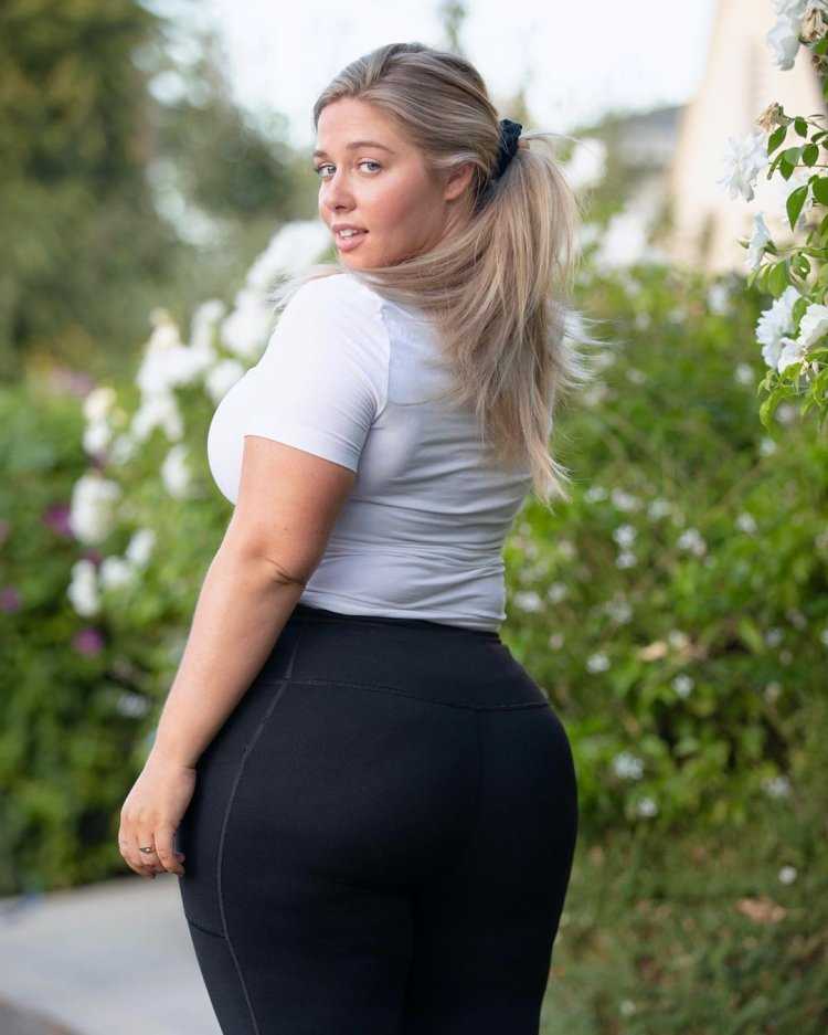 Биг асс Моника Сантьяго