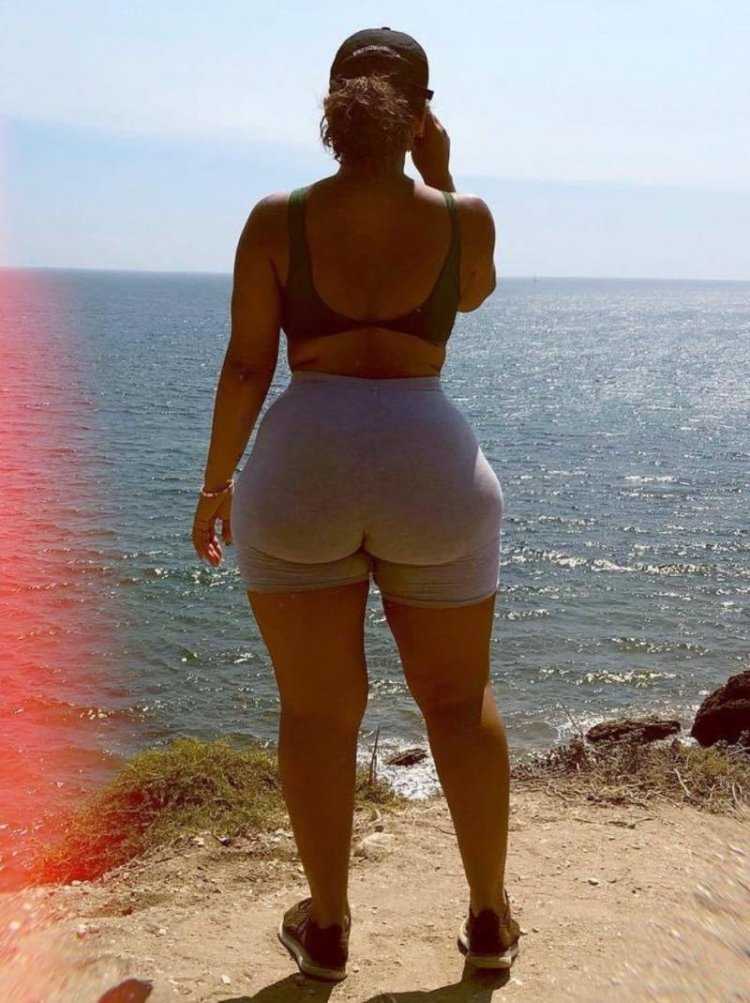 Таня Рубио в джинсах