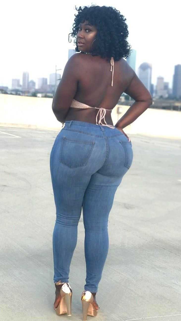 Эшли Грэхем в полный рост