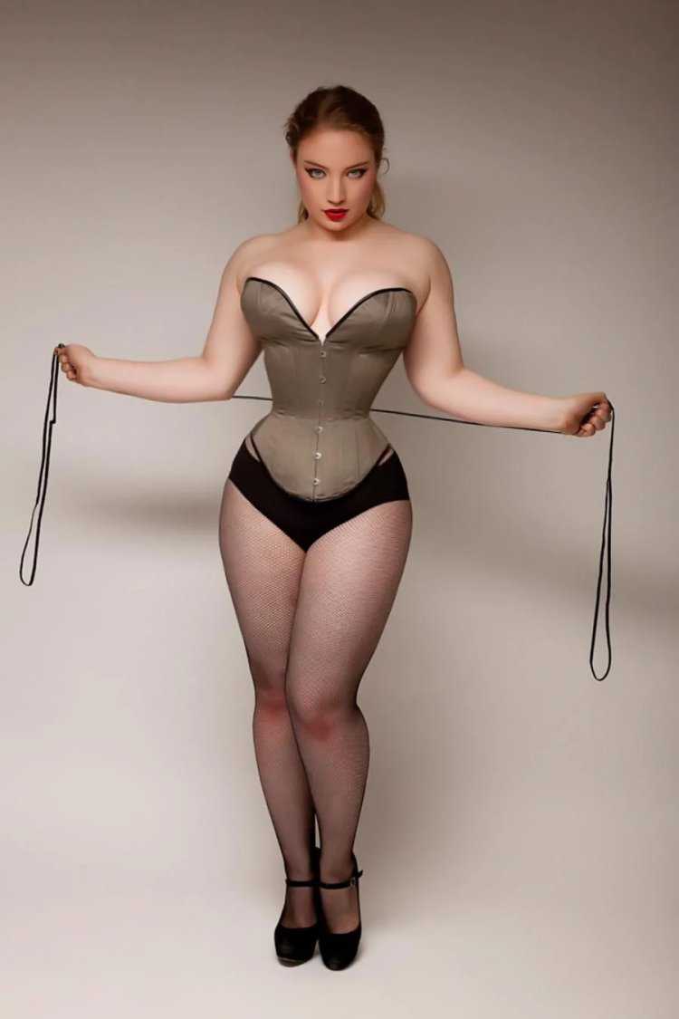 Виктория Абрахам Биг асс