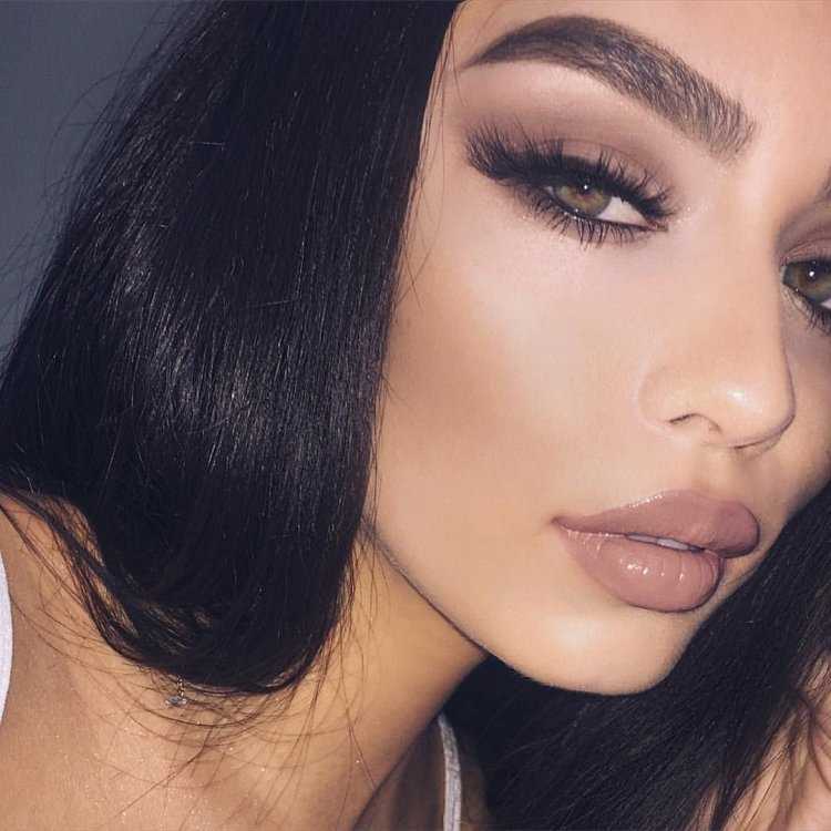 Красивый татуаж бровей для брюнеток