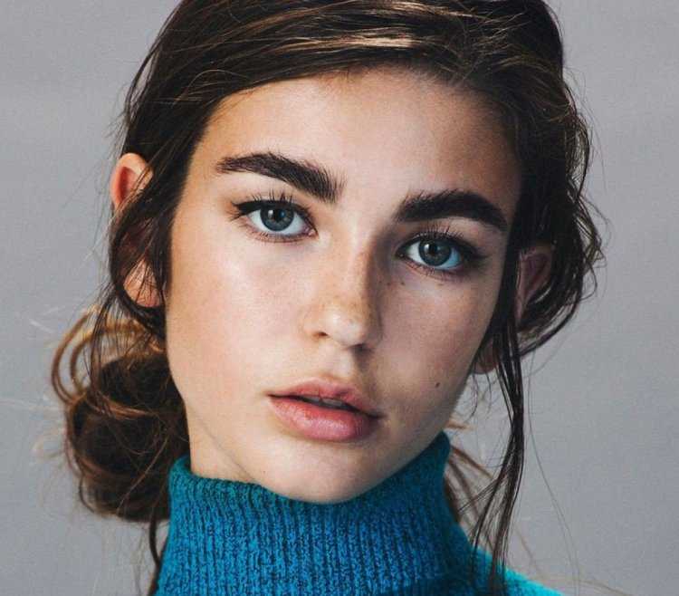 Толстые брови