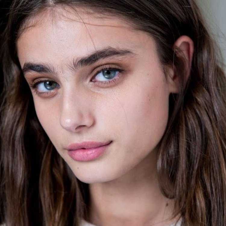 Тейлор Хилл анфас