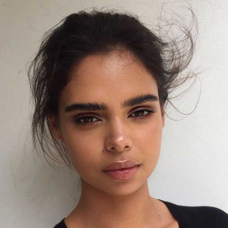 Густые брови