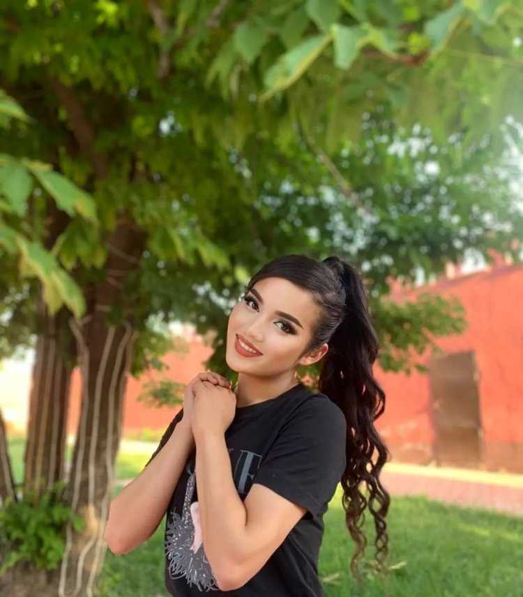 Казахские девушки с большим бюстом