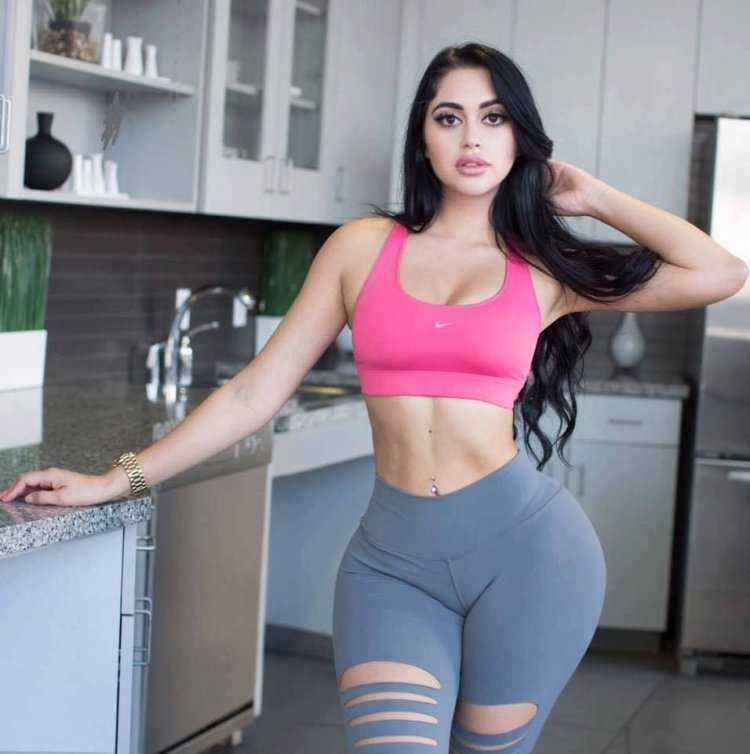 Jailyne Ojeda лосина