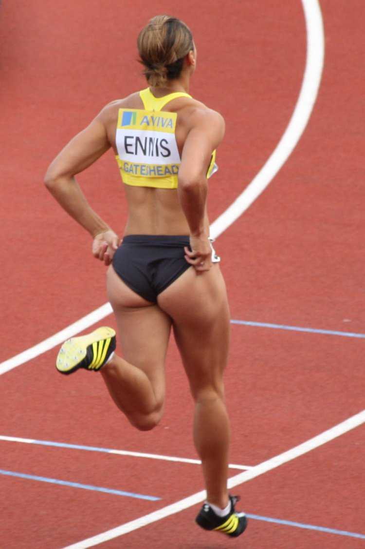 Алиша Ньюман ягодицы