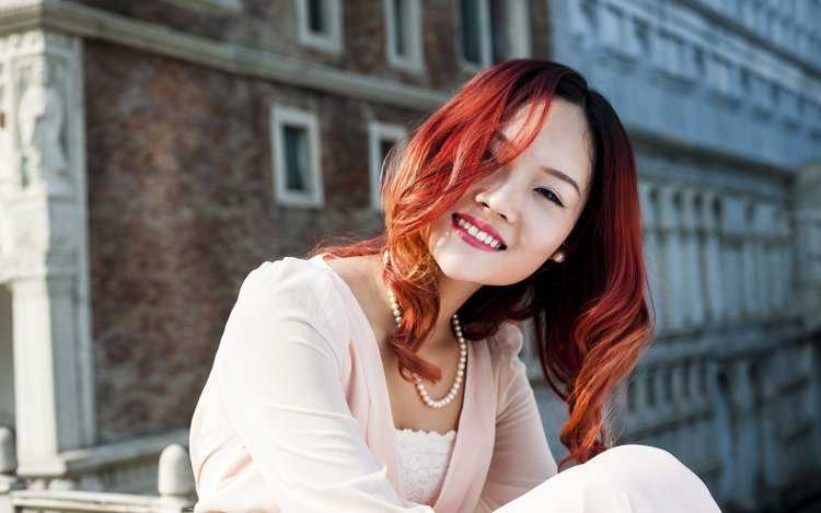 Азиатки с красными волосами