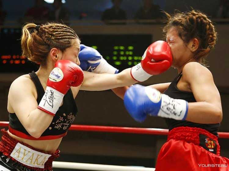 Женщина боксер