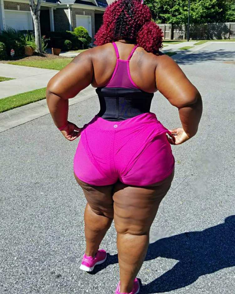 Огромные бедра