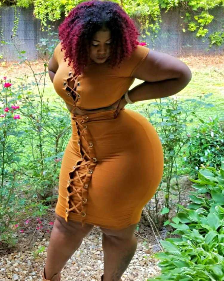 Огромные бедра