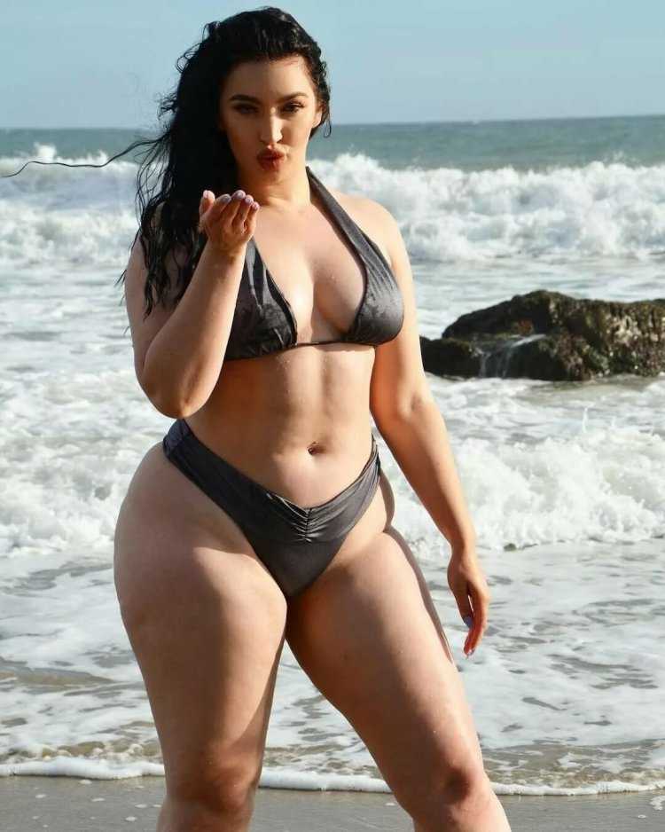 Каролин Рибейро плюс сайз