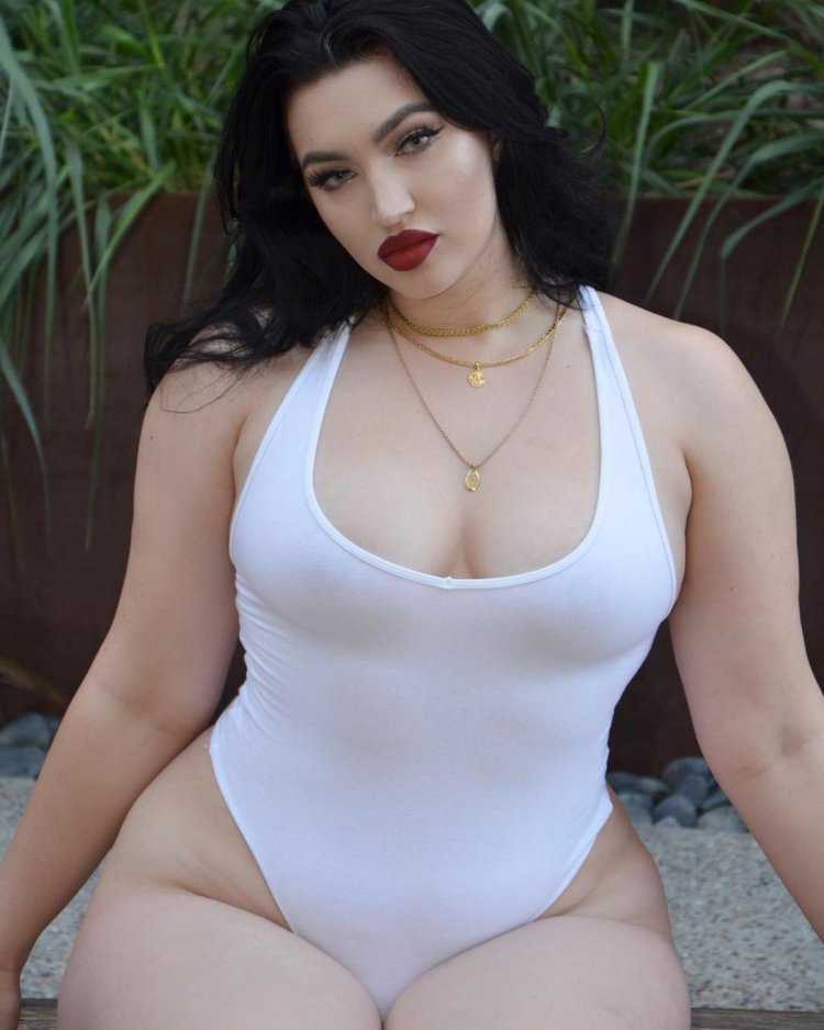 Plus-Size Диана Сирокай