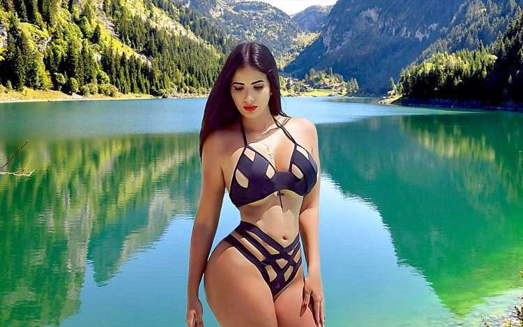 Angeline Varona бикини