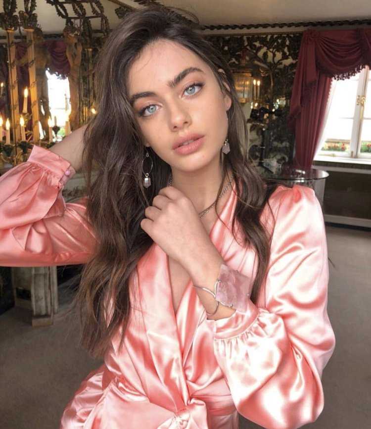 Яэль Шeлбиа