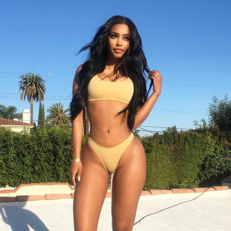 Долли Кастро фигура