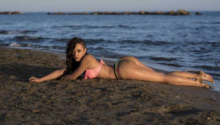 Сара Томко бикини