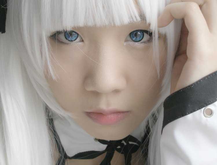 Китаянка с белыми волосами