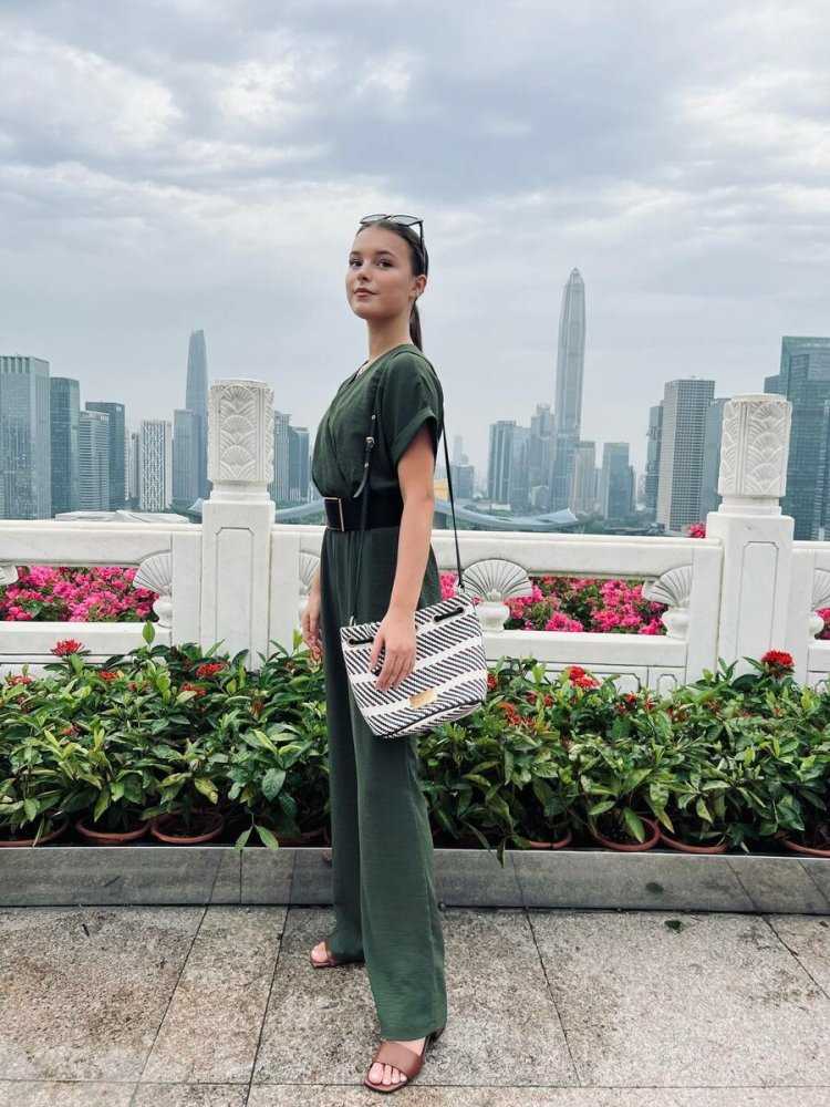 Китаянка в капюшоне14