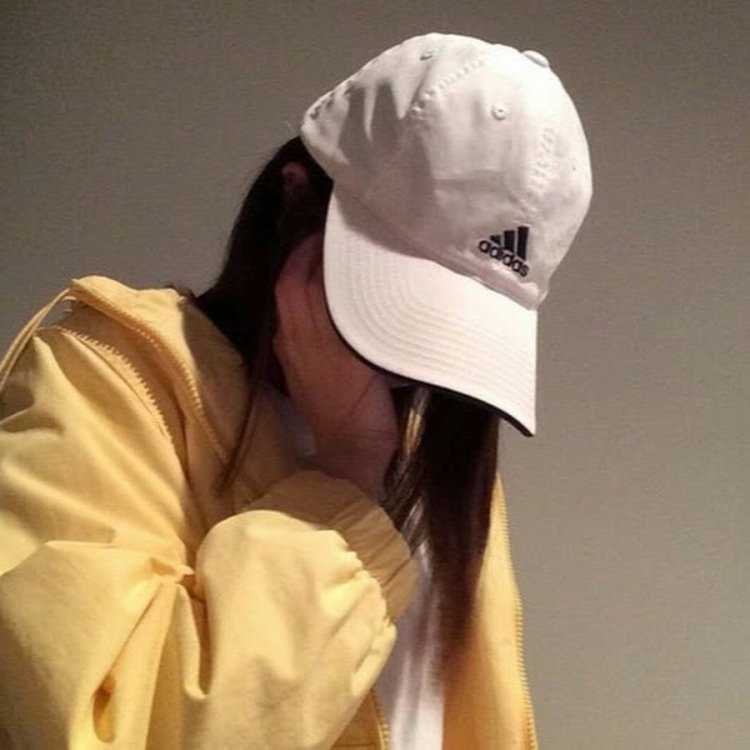 Кореянка в капюшоне